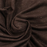 Maille de laine fine irisée dorée fond marron