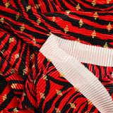 Plissé polyester imprimé écorce et losange doré fond rouge