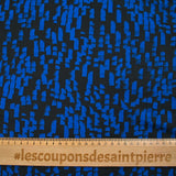 Maille crêpe imprimée peinture bleu fond noir