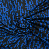 Maille crêpe imprimée peinture bleu fond noir