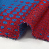 Maille de viscose fantaisie chevron à pois rouge et bleu