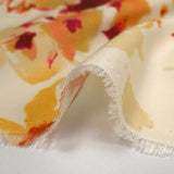 Viscose imprimée encre de fleurs orange et jaune fond écru