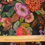 Mousseline crinkle imprimée grande fleur rouge, orange et violet fond noir