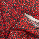 Popeline de coton imprimée arabesque fond rouge