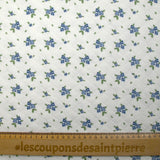 Jersey de coton matelassé imprimé fleurettes bleu fond blanc