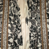 Satin polyester imprimé cachemire en frise anthracite fond écru