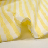 Jersey de coton rayure en texture jaune beurre et blanc