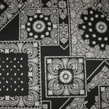 Satin polyester imprimé bandana grège fond noir