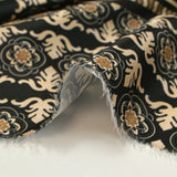 Satin polyester imprimé frise et baroque fond noir