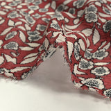 Mousseline imprimée crinkle fleurs écrues fond brique