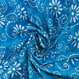 Coton batik imprimé Udaipur fond bleu azur