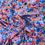 Viscose imprimée brouillard de fleurs fond bleu