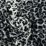 Maille plissée imprimée léopard fond noir et gris