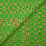 Broderie anglaise festonnée beige Clémence fond vert pomme