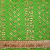 Broderie anglaise festonnée beige Clémence fond vert pomme