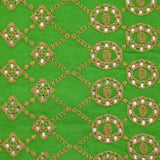 Broderie anglaise festonnée beige Clémence fond vert pomme
