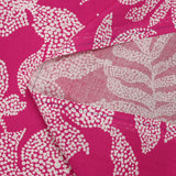 Viscose imprimée feuilles en pointillisme fond fuchsia
