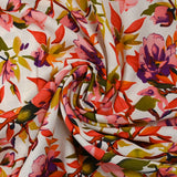 Viscose imprimée éclosion florale fond blanc