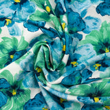 Viscose imprimée peinture florale vert d'eau et bleu fond blanc