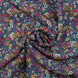 Mousseline de polyester lancée découpée fleurs fond turquoise