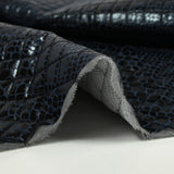 Matelassé imprimé reptile fond bleu marine