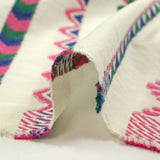 Coton tissé-teint rayé aztèque fond blanc cassé