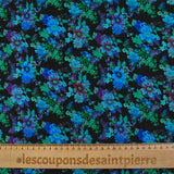 Maille de viscose satinée imprimée champs de fleurs bleu fond noir