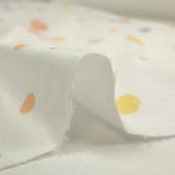 Coton imprimé à pois dessinés pastel fond blanc