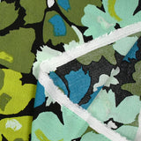 Crépon de viscose imprimé éclat de fleurs pétrole et anis fond noir