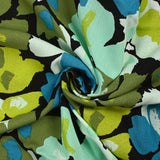 Crépon de viscose imprimé éclat de fleurs pétrole et anis fond noir