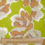 Crépon de viscose imprimé pivoine élégante fond vert anis
