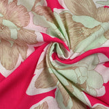 Crépon de viscose imprimé pivoine élégante fond framboise