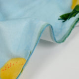 Nicky Velvet Jersey impreso limón en un cielo de fondo