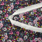 Mousseline crinkle imprimée lurex prairie fleurie magenta fond noir