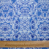 Voile de coton imprimé baroque fond bleu