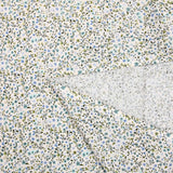 Voile de coton imprimé digital fleurettes bleues et feuillage vert sur fond écru