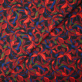 Crêpe satiné de polyester Amaryllis bordeaux et bleu marine fond noir