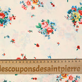 Satin polyester fin imprimé bouquet de roses fond écru