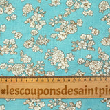 Viscosa estampada primavera blanco roto con fondo azul azurin