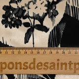 Short velvet jersey with black graphic leaf print and ivory background