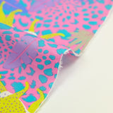 Coton imprimé léopard jaune fond jungle rose