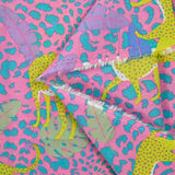 Coton imprimé léopard jaune fond jungle rose