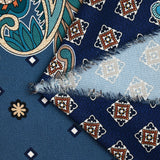 Satin polyester imprimé patchwork et cachemire canard fond bleu marine