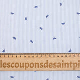 Popeline de coton imprimée fines rayures bleues et feuilles marine