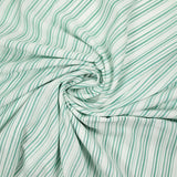 Voile de algodón teñido con tejido de rayas verdes y fondo blanco.