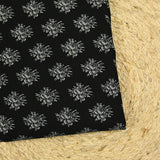 Jersey de modal imprimé médaillon de fleurs grises fond noir
