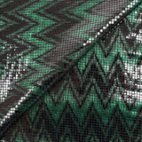 Maille polyester effet boule à facette chevron vert et noir