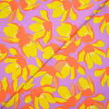 Satin de coton élasthanne fleurs orange fond violet