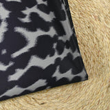 Satin de polyester imprimé fauve fond gris