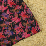 Satin polyester fin imprimé fleurs rose fond noir